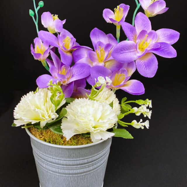 Violetit tekokukat sinkkiruukussa