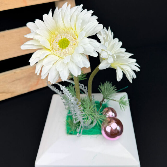 Talvinen tekokukka-asetelma, gerbera