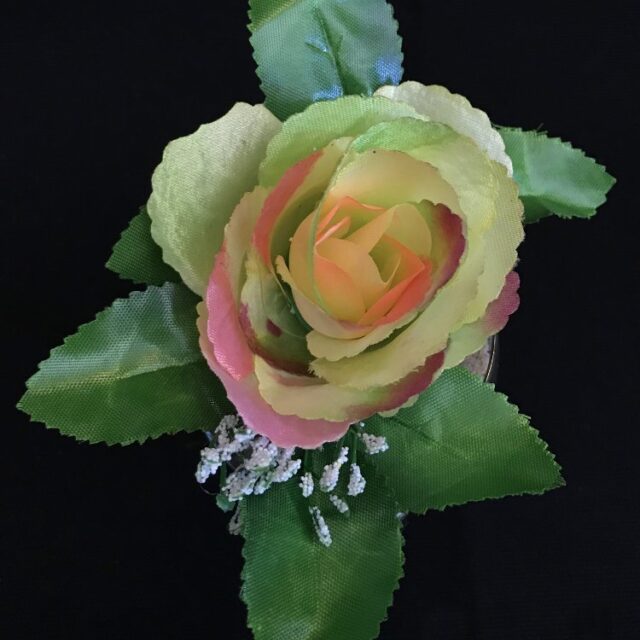 Ruusu tekokukkapää lehdillä, vihreä/rosa