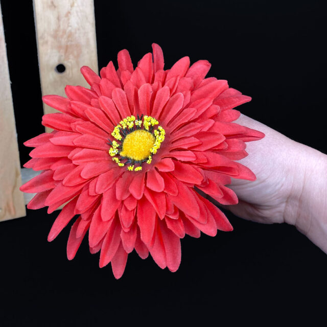 Punainen gerbera tekokukkapää