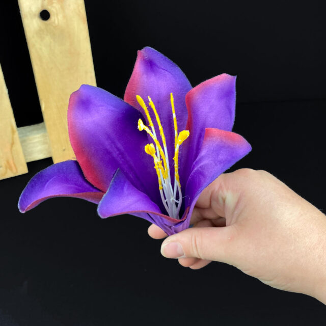 Lilja tekokukkapää, tumma violetti