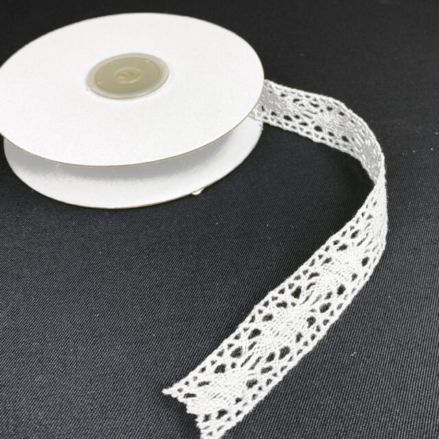Kapea pitsinauha 20mm/2m