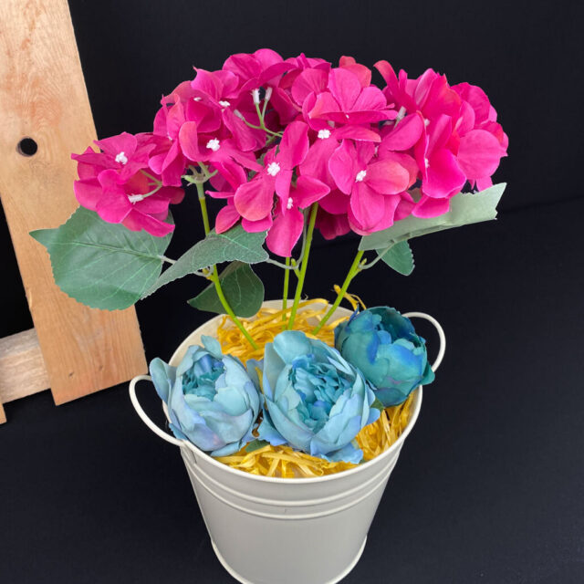 Hortensia tekokukka sinkkiruukussa