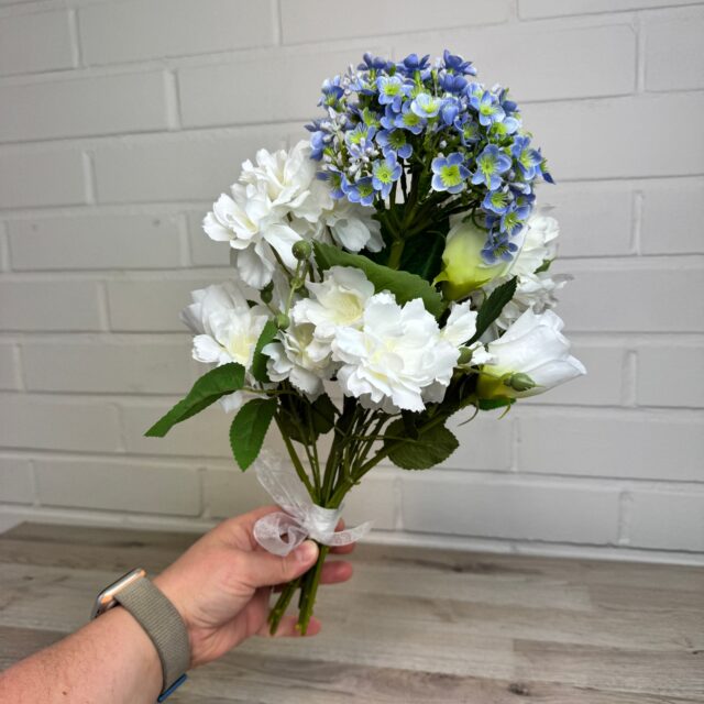 Tekokukkakimppu hortensia, sininen/valkoinen