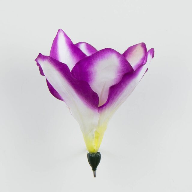 Violetti-, valkoinen- ja kermanvärinen satiininen amaryllis-tekokukan kukkapää