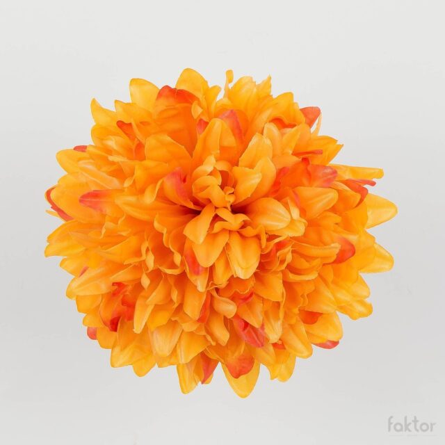 Oranssi krysanteemin tekokukkapää, halkaisija 18 cm
