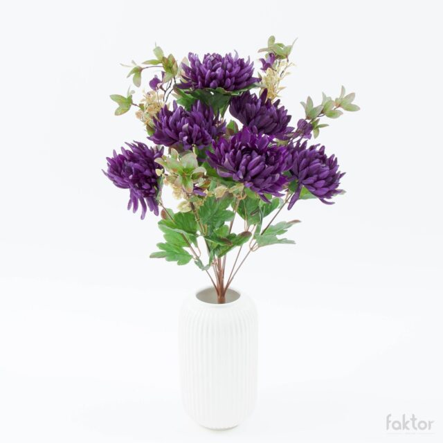 Violetti krysanteemi-tekokukkakimppu