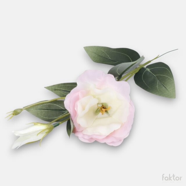 Kermanvaalea ja vaaleanpunainen lisianthus-tekokukka varrella