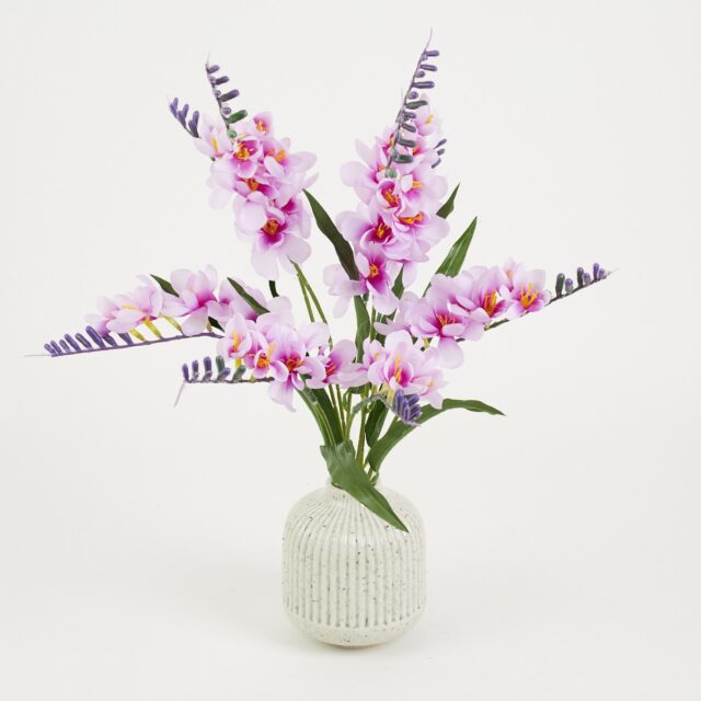Liila freesia-tekokukkakimppu
