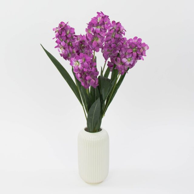 Violetti hyasinttitekokukkakimppu