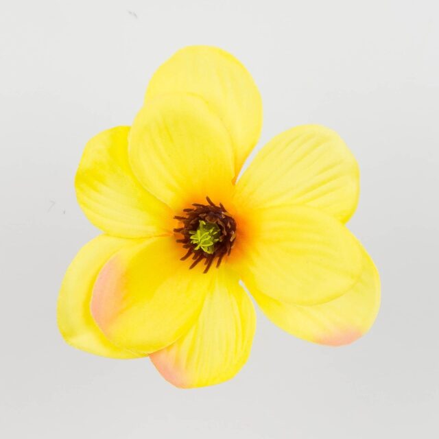 Vaaleankeltainen ja vaaleanpunainen magnolia-tekokukan kukkapää