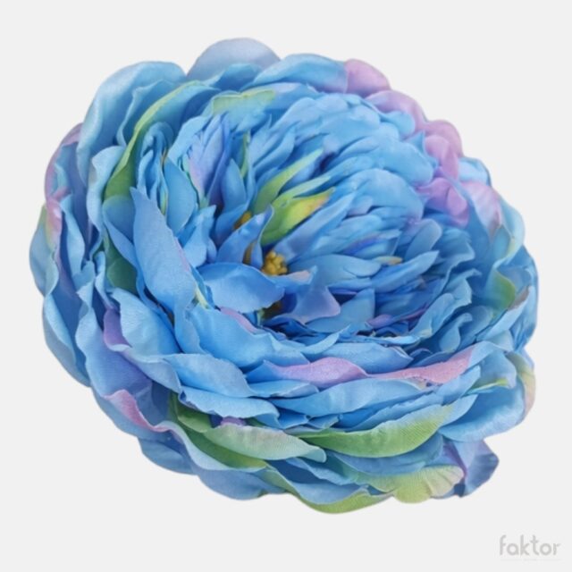 Sininen tekopionin kukkapää violetilla reunalla