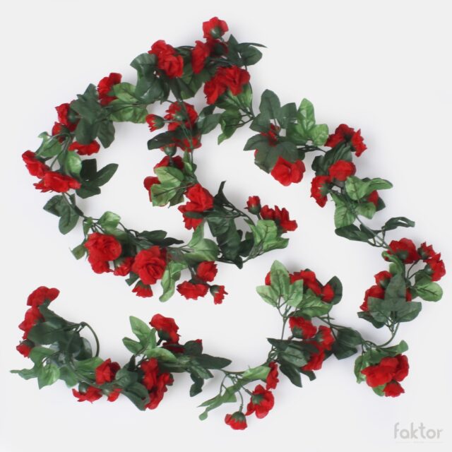 Punainen tekoruusuköynnös 2,2 m