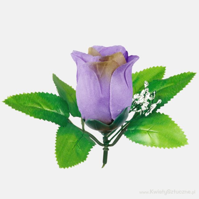 Violetti tekoruusunnuppu syksynvihreillä lehdillä