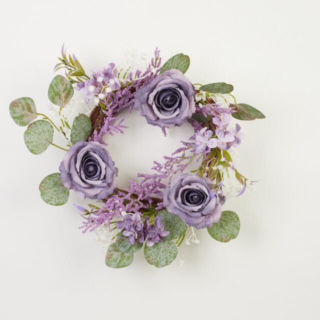 Violetti tekokukkaseppele, halkaisija 20 cm
