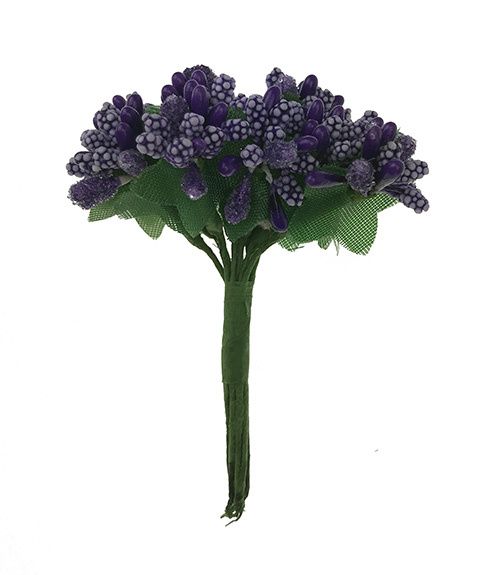 Violetti tekohedenippu vihreillä lehdillä
