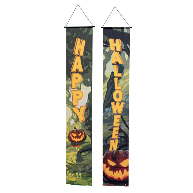 Kaksi kummitusmetsäaiheista Halloween-koristebanneria kurpitsakuvioilla