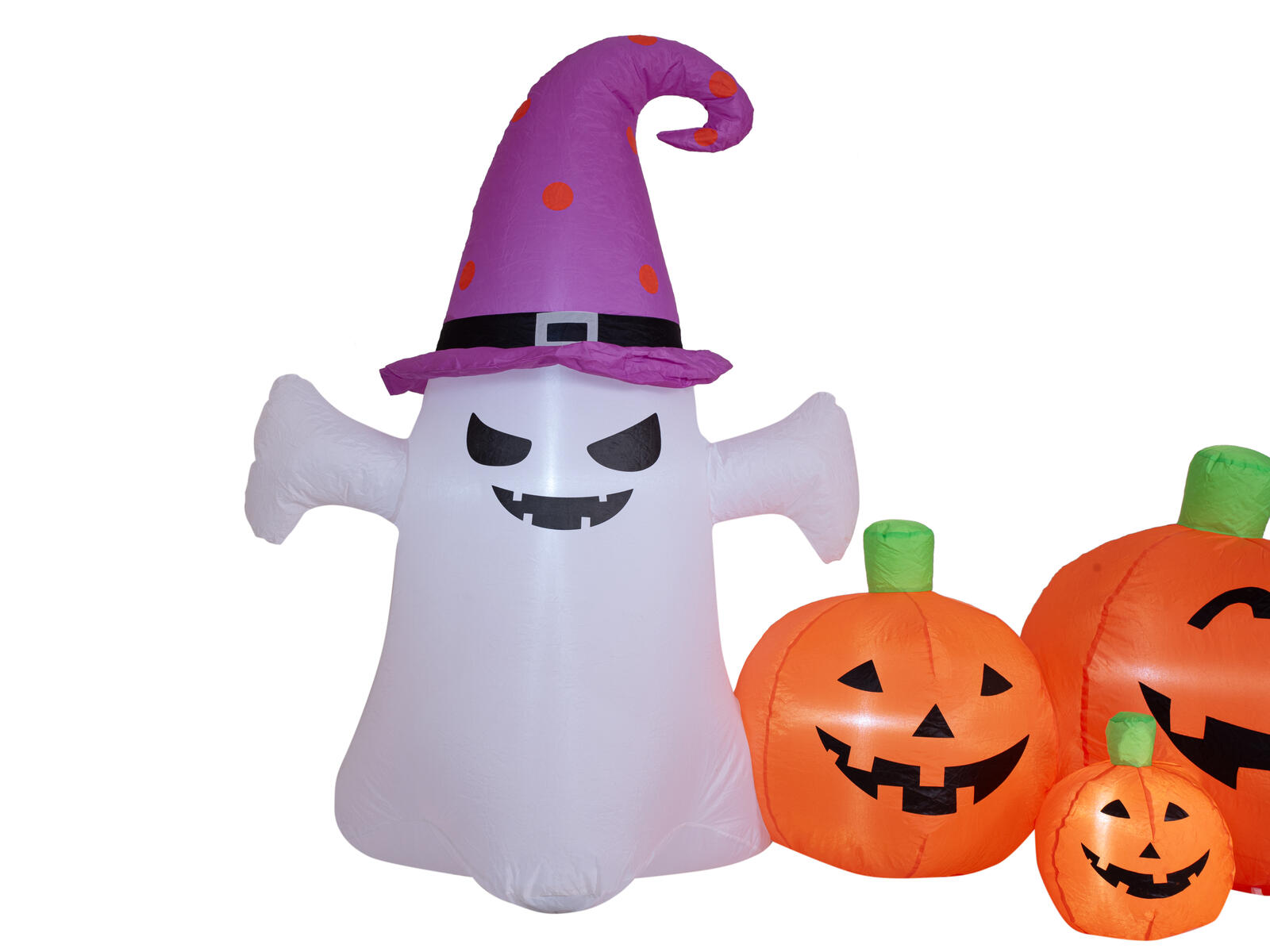 Ilmatäytteinen Halloween-koriste, jossa aave, kurpitsat ja hautakivi